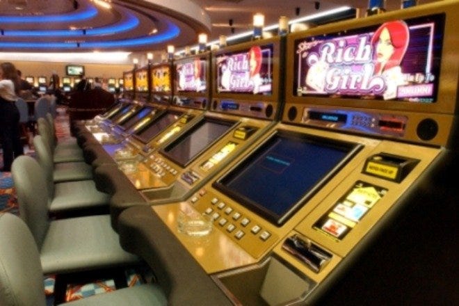4 queens casino app